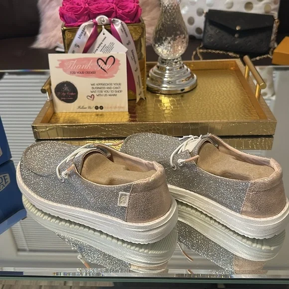 🌸Hey Dude Girls shoes size 3 in sparkly Rose Gold metallic sparkle🌸 - Picture 5 of 7